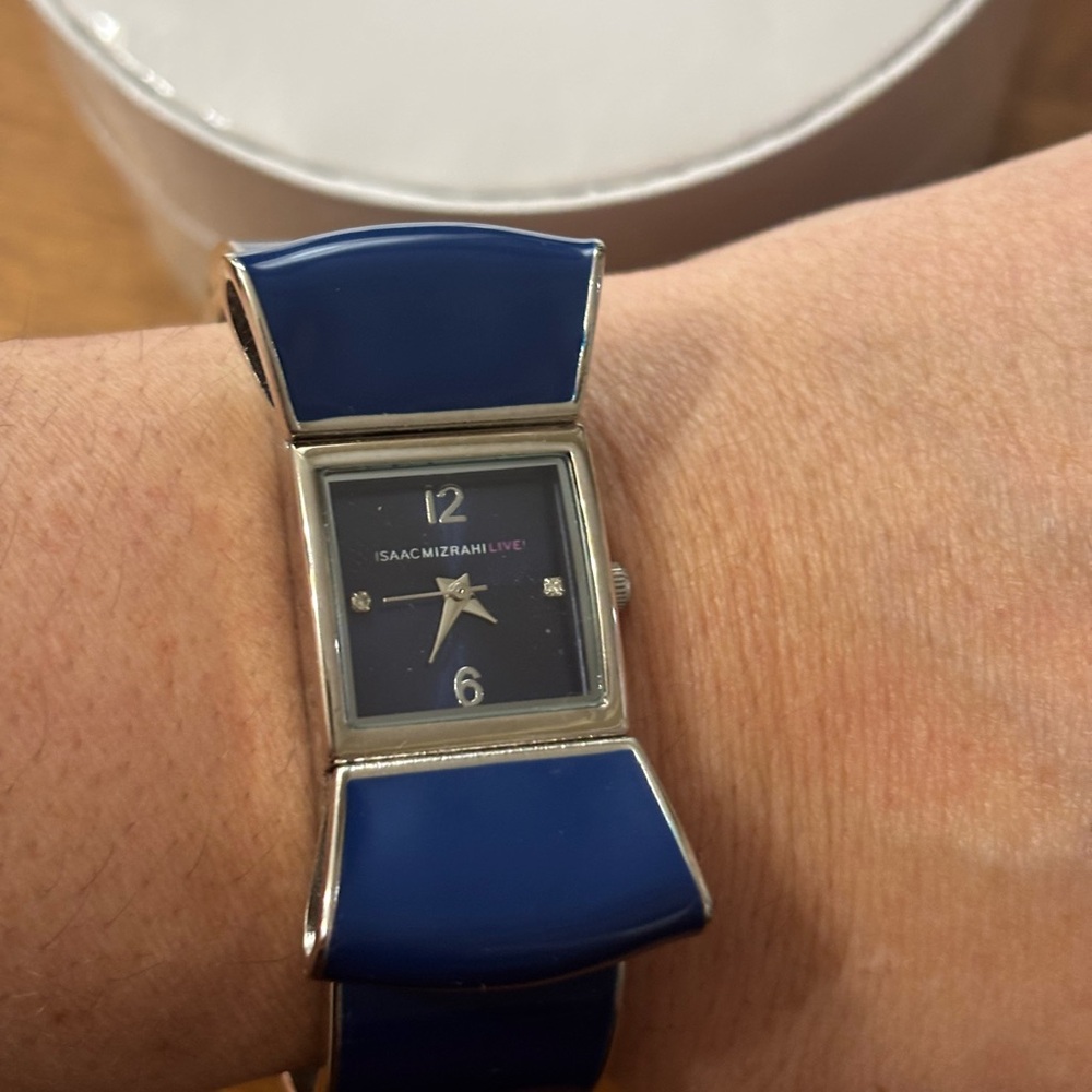 ISAAC MIZRAHI Bow Design Clasp Enamel Bracelet Watch - Picture 3 of 7